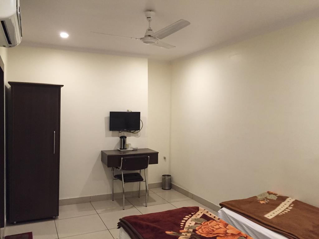 Hotel Surya Haldwani Ruang foto