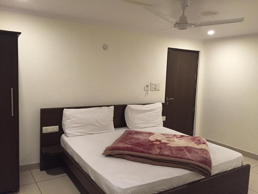 Hotel Surya Haldwani Ruang foto