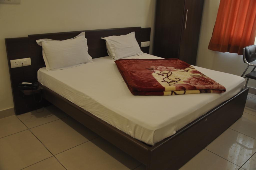 Hotel Surya Haldwani Bagian luar foto