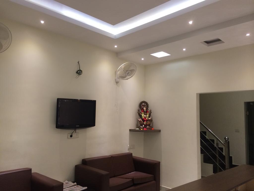 Hotel Surya Haldwani Bagian luar foto