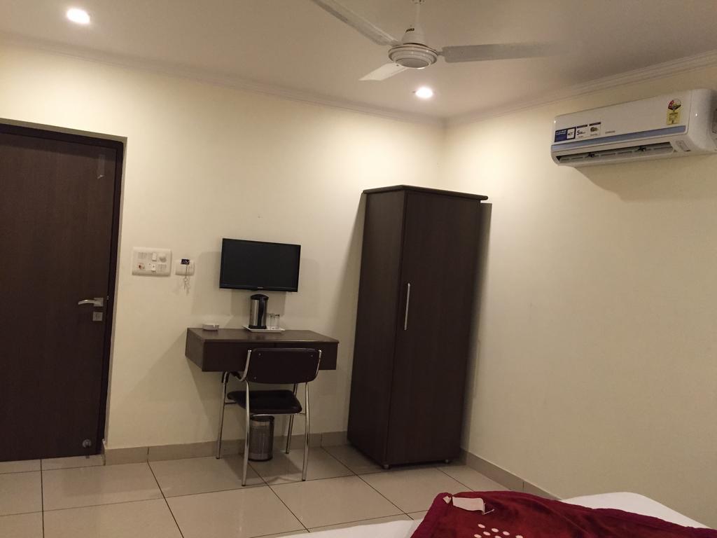 Hotel Surya Haldwani Ruang foto