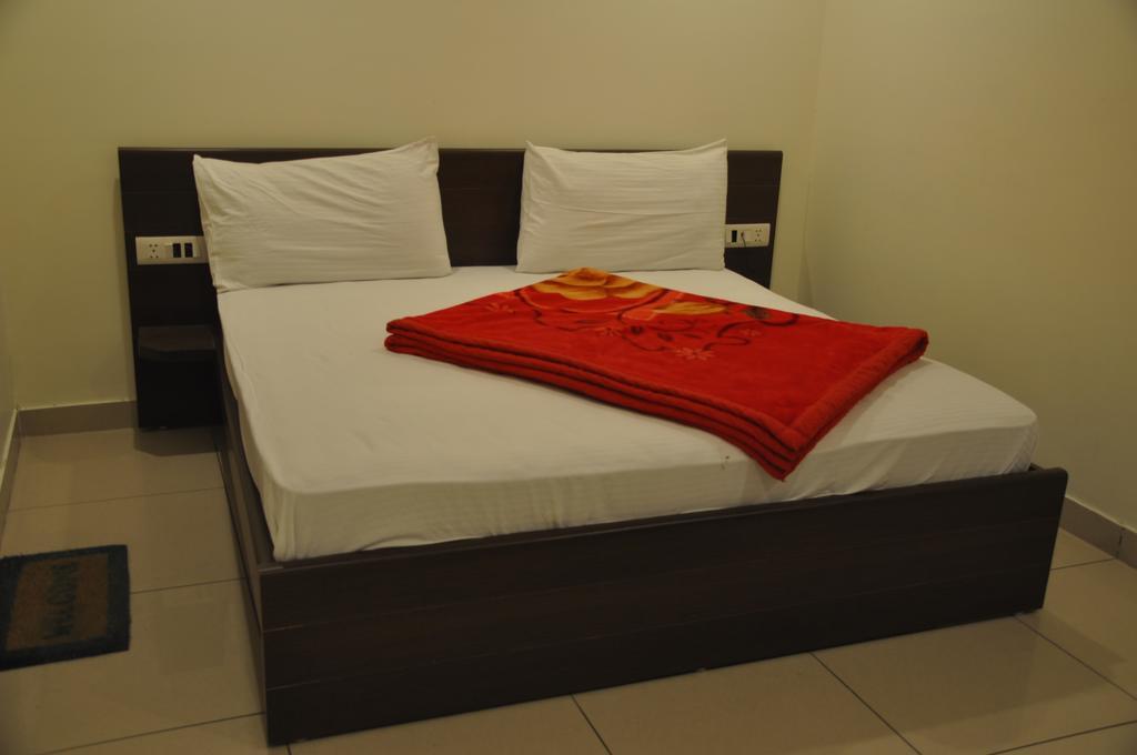 Hotel Surya Haldwani Ruang foto